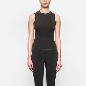 SKIMS OUTDOOR CREW NECK TANK/ LEGGING SET - ASH